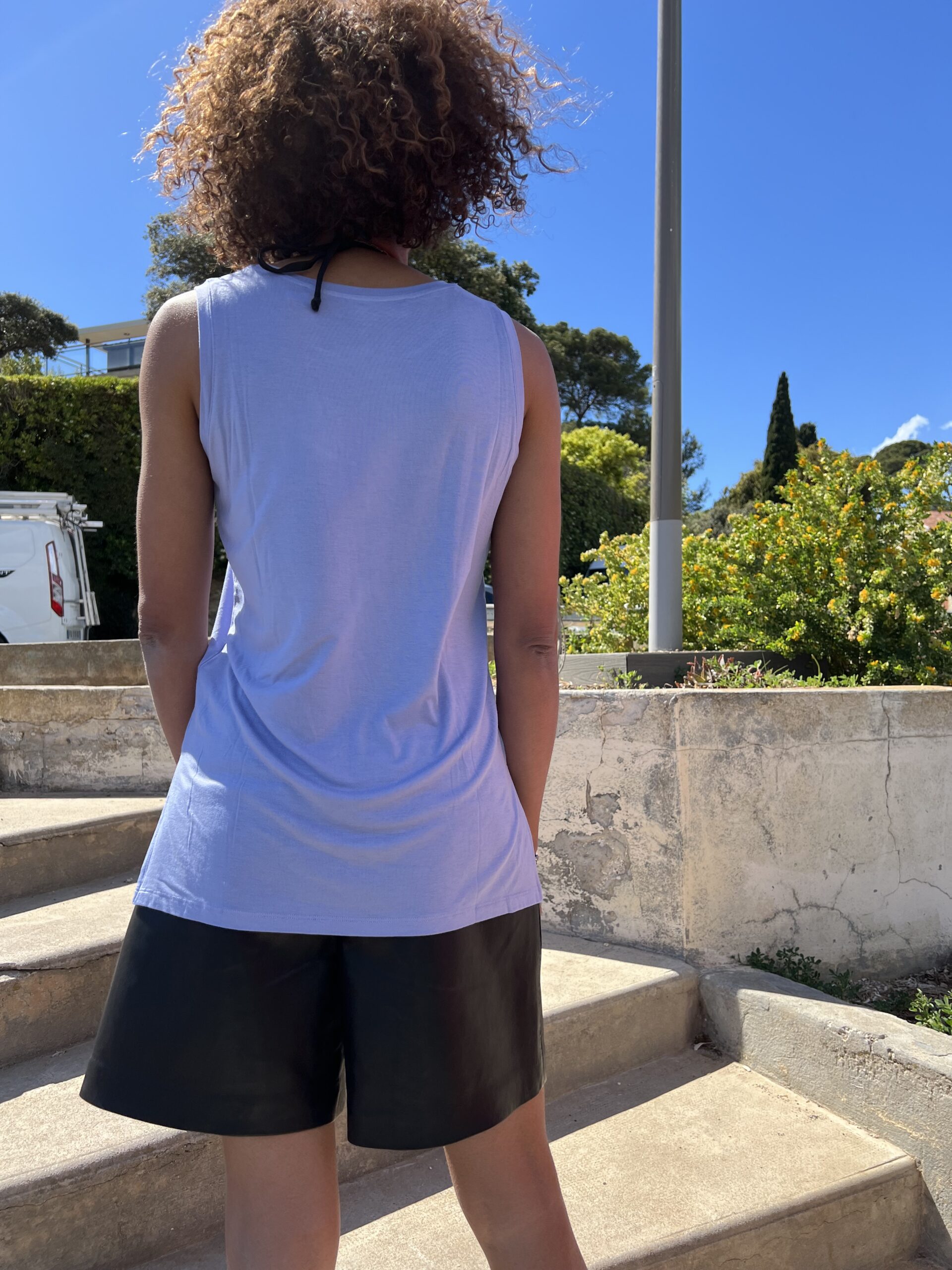 MARGAUX LONNBERG . Débardeur Tommy iris – Image 2